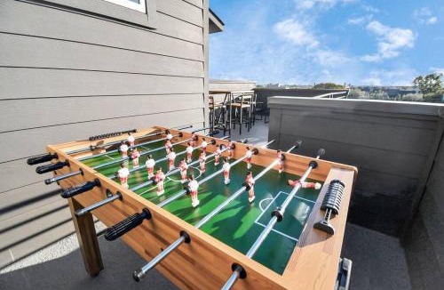East Downtown Houston Villa | BlissHaven Luxe & Spacious in Downtown Houston with Soaking Tub ,Rooftop and free Parking