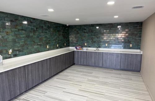 Kokomo Hotel | BlissPoint Inn, Kokomo