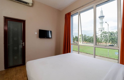 Tanjung Uncang Hotel | Blitz Hotel Batam Near Sultan Mahmud Ri'ayat Shah Mosque