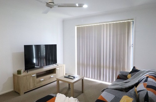 Bellmere House | BLK Stays Guest House Deluxe Front Unit Bellmere