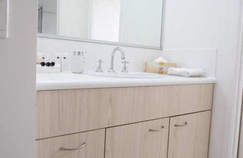 Bellmere House | BLK Stays Guest House Deluxe Front Unit Bellmere