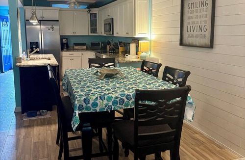 Avalon Condo | Block from beach- Super Clean beach condo - Comfy! Pet Friendly - Avalon-SH