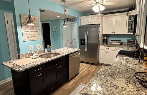 Avalon Condo | Block from beach- Super Clean beach condo - Comfy! Pet Friendly - Avalon-SH