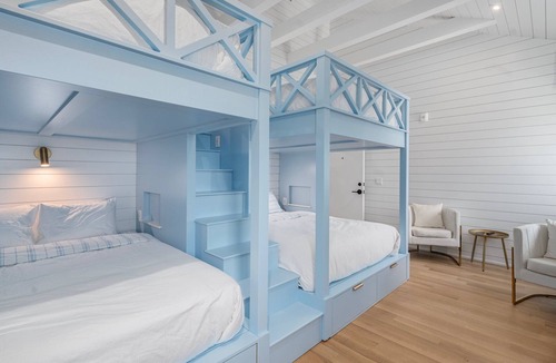 Block Island Hotel | Block Island Bunk House