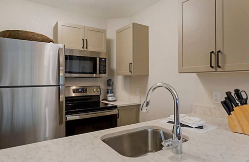 Pigeon Forge Hotel | BLOCK Laurel Crest - Studio