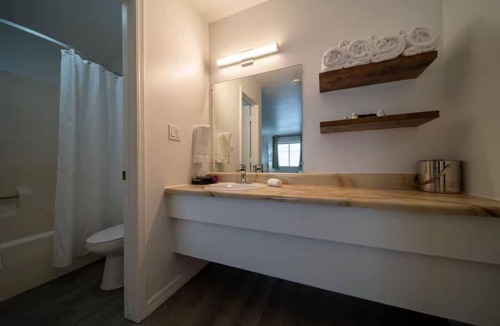 Eureka Springs Historic District Hotel | Block Room, #15 at Glory Dayz!