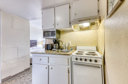 Cherry Grove Beach Hotel | Blockade Runner Motor Inn
