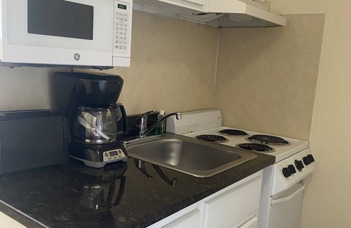 Cherry Grove Beach Hotel | Blockade Runner Motor Inn