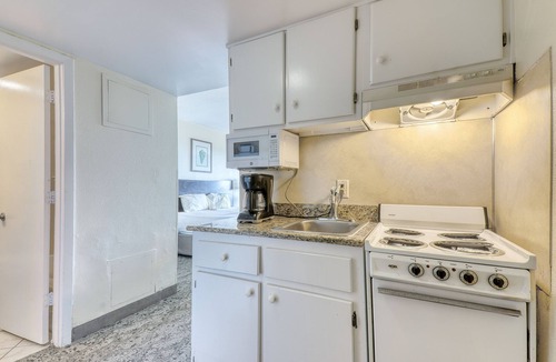 Cherry Grove Beach Hotel | Blockade Runner Motor Inn