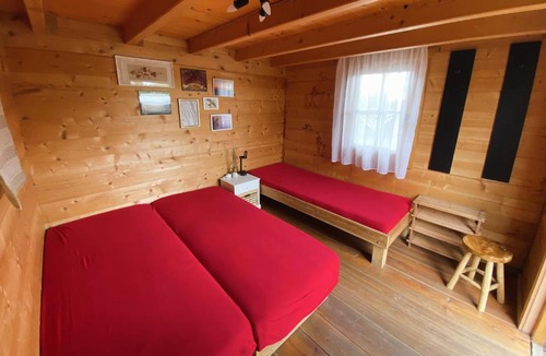 Kuhndorf Other | Blockhütte am Flugplatz mit Pool