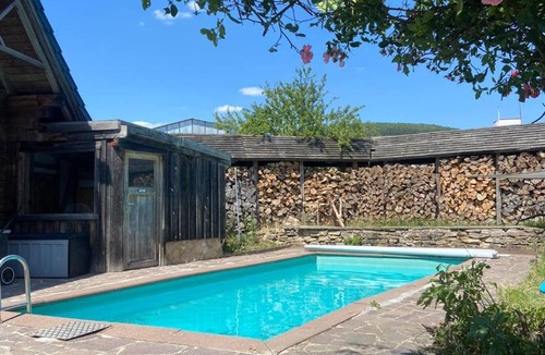 Kuhndorf Other | Blockhütte am Flugplatz mit Pool