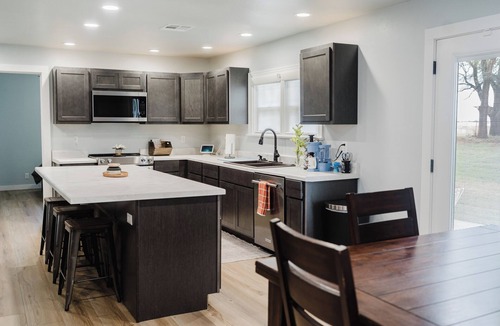 Elk City House | Blondies Lodge, Sleeps 10, Peaceful Ranch Getaway Minutes from Elk City