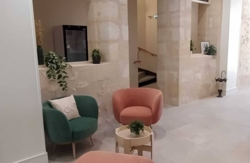 Nansouty-Saint-Genes Hostel | Bloom Hostel Bar & Garden