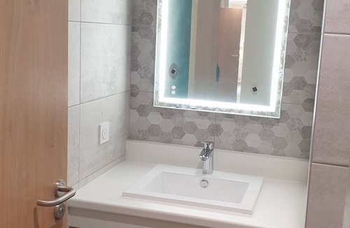 Nansouty-Saint-Genes Hostel | Bloom Hostel Bar & Garden