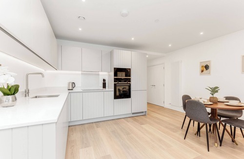 Docklands Apartment | Bloom of luxury