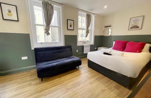 Hove Apartment | Bloomsaway Seafront Studio BN38BRU03