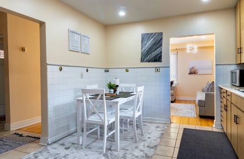 Markland Wood House | Bloor Paradise - 4 bed/2 bath + Parking & Wi-fi