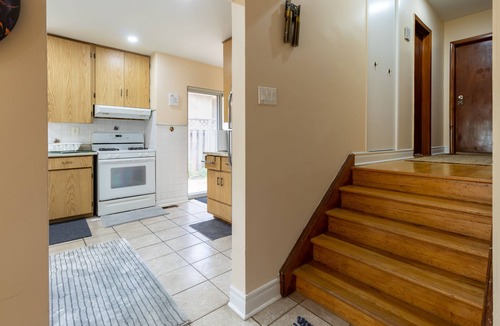 Markland Wood House | Bloor Paradise - 4 bed/2 bath + Parking & Wi-fi
