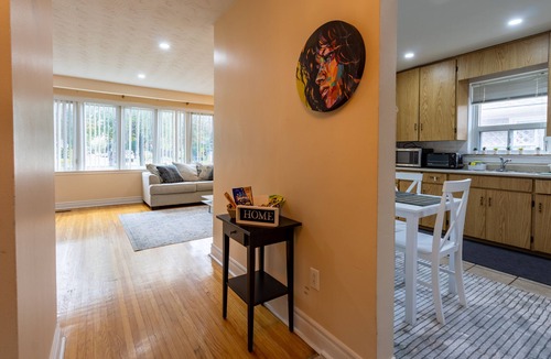 Markland Wood House | Bloor Paradise - 4 bed/2 bath + Parking & Wi-fi