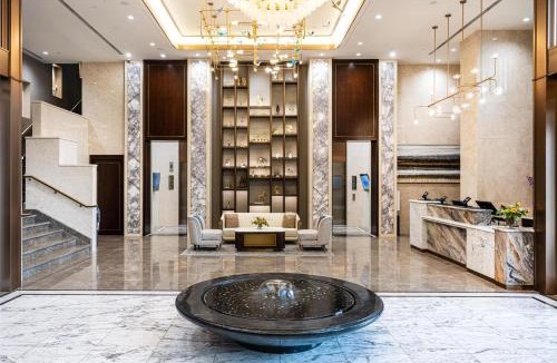 Texas Medical Center Hotel | Blossom Hotel Houston, Curio Collection by Hilton