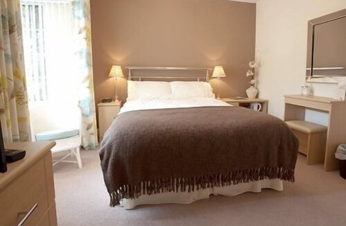 Tideswell Bed & Breakfast | Blossom House Bed & Breakfast