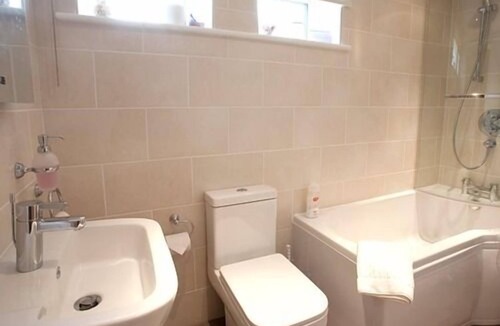 Tideswell Bed & Breakfast | Blossom House Bed & Breakfast