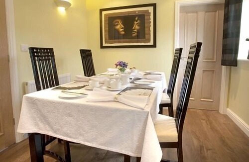 Tideswell Bed & Breakfast | Blossom House Bed & Breakfast