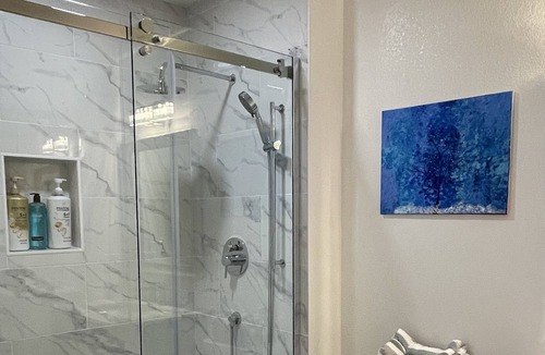 Hayward House | Blossom's Bay Area Resorts