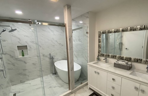 Hayward House | Blossom's Bay Area Resorts