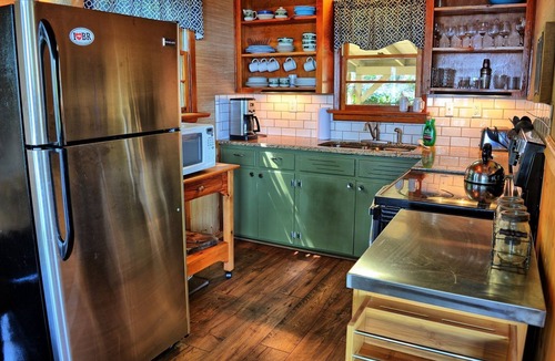 Apple Ridge Ski Chalet | Blowing Rock Skies Open for Bookings! Views, AC