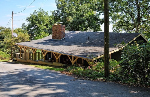 Apple Ridge Ski Chalet | Blowing Rock Skies Open for Bookings! Views, AC