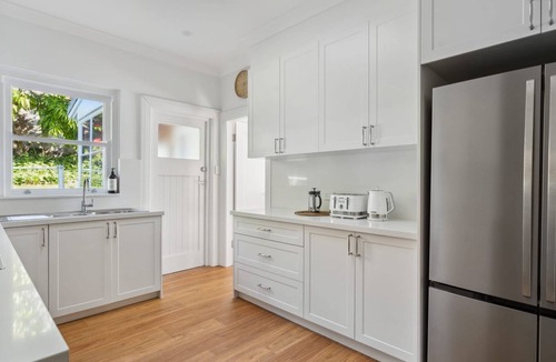 Collaroy Beach House | Blu Ocean Views Collaroy - Sunroom & BBQ