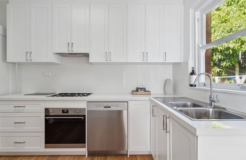 Collaroy Beach House | Blu Ocean Views Collaroy - Sunroom & BBQ