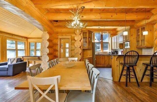 Fiddler Lake Resort Ski Chalet | Blue Bear Spa ,private pool & lake access
