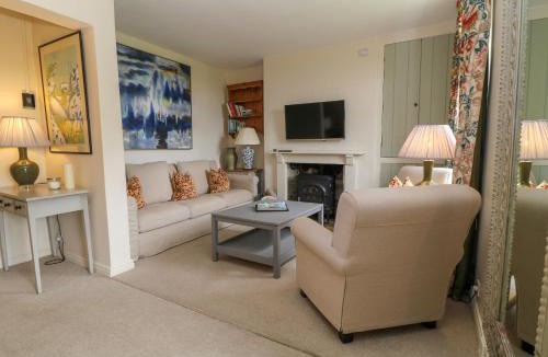 Biddestone House | Blue Bell