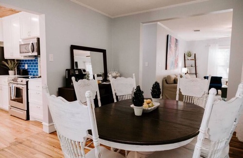 Brookview House | Blue Belle House -Minute to Magnolia