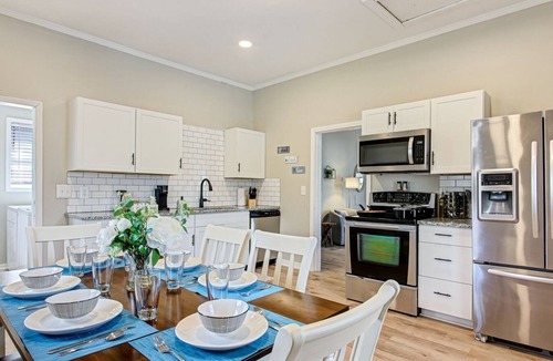 Dunean House | Blue Birch Cottage | 4 min. to Downtown | Fully Stocked Kitchen | Dedicated Workspace