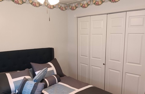 Granite City House | "Blue Bliss Retreat in Granite. Close to St Louis"