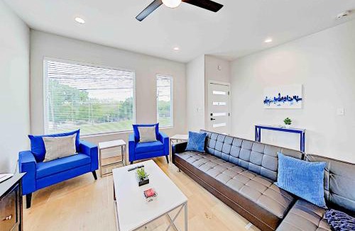 Foster Heights Apartment | Blue Blossom