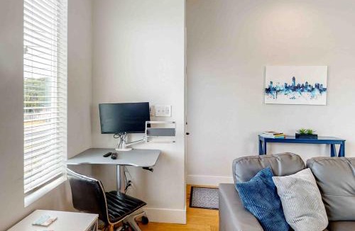 Foster Heights Apartment | Blue Blossom