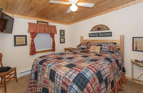Warsaw House | Blue Branch Lodge - Warsaw, MO