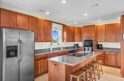Marathon House | Blue Breeze