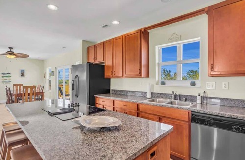 Marathon House | Blue Breeze