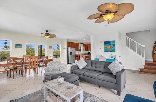 Marathon House | Blue Breeze