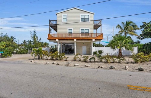 Marathon House | Blue Breeze