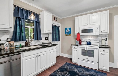 Lexington House | Blue Bungalow | 2BR 1BA | Lexington