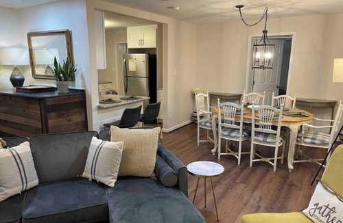 Acworth House | Blue Bungalow-Downtown Acworth