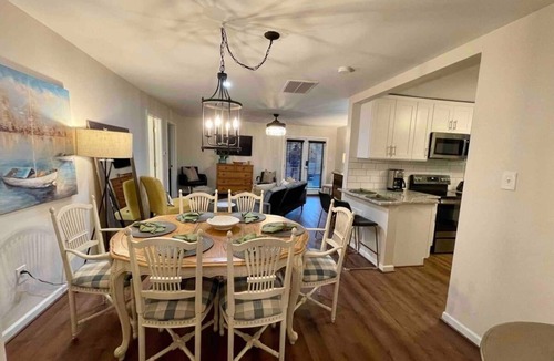 Acworth House | Blue Bungalow-Downtown Acworth