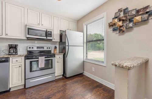 West Park House | Blue Bungalow ~ less than a mile from TAMU