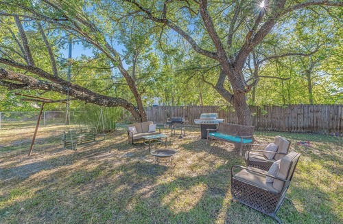 West Park House | Blue Bungalow ~ less than a mile from TAMU